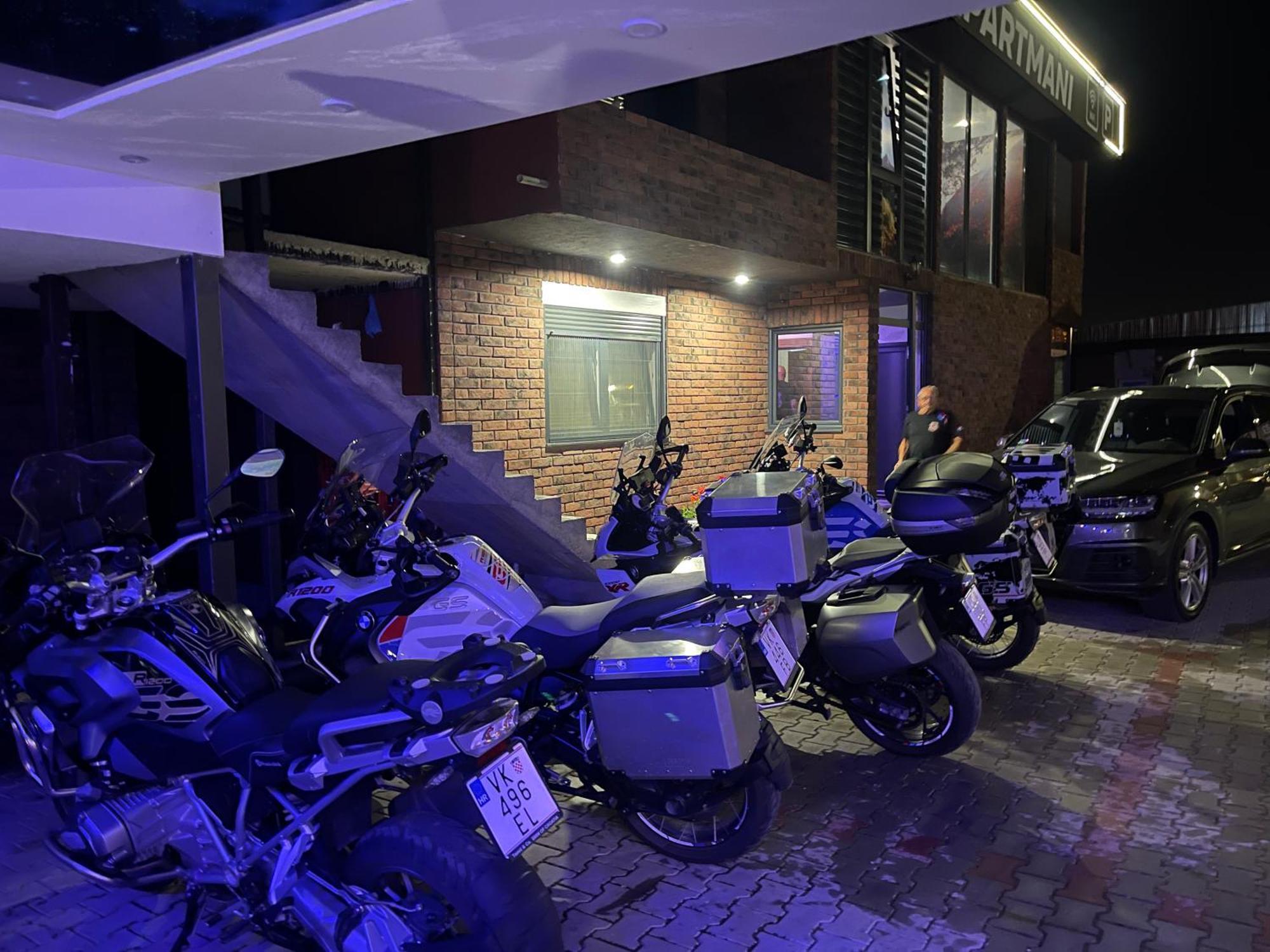 B H B Apartmani Novi Pazar Exteriör bild